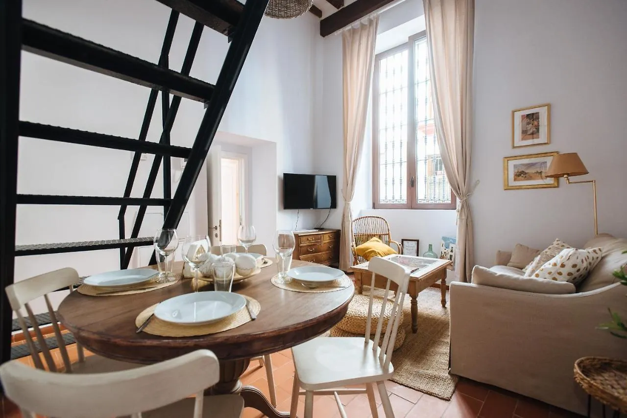 Casa Galera Historic Downtown Apartment In Siviglia